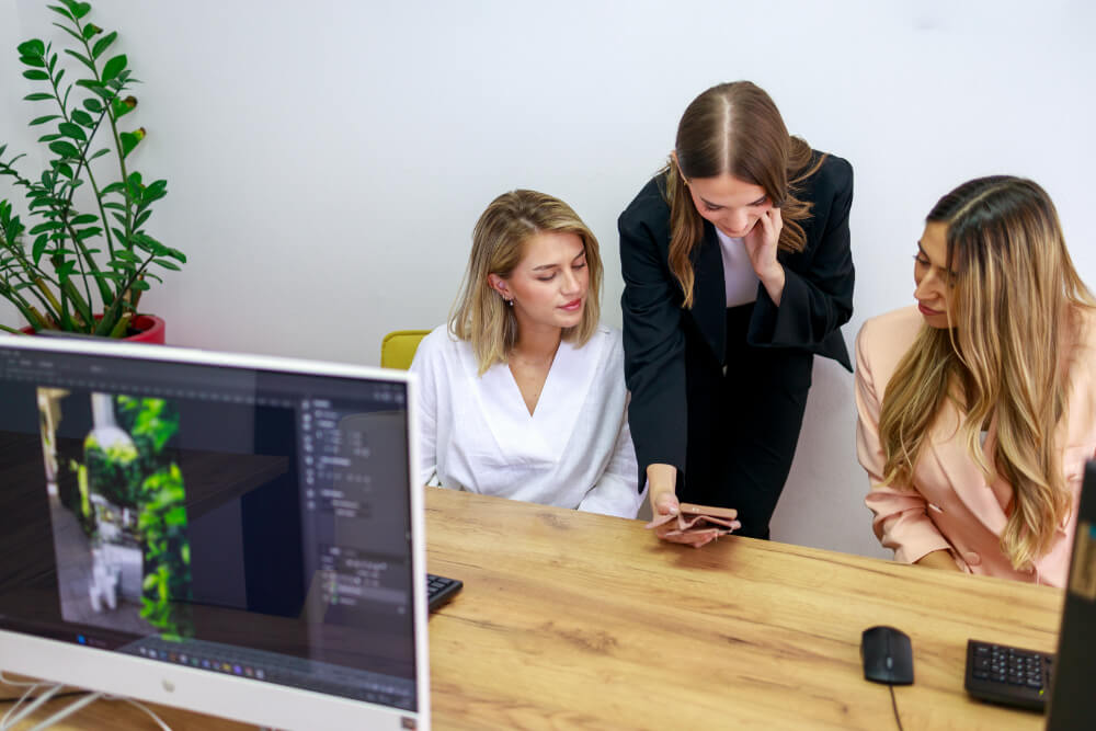 Priprema materijala za štampu u Story Factory agenciji